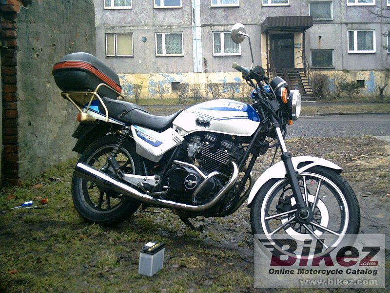 Big nymous user. gsx 400 e picture and wallpaper from Bikez.com